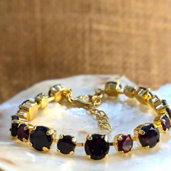 31.69 Natural Deep Garnet in Yellow Gold Plated Bracelet - Picture 3 of 5